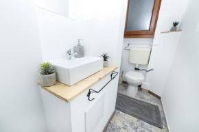 Color Apartments Franceza Street 4bedrooms